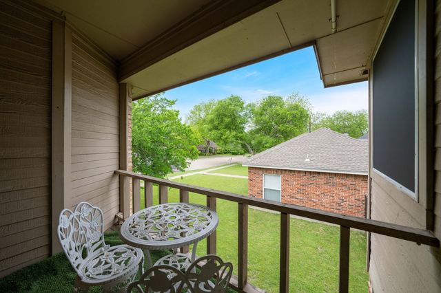 104 Pecan Grove, Lancaster, TX 75146