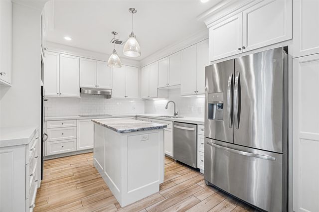 58 Bayou Pointe Drive, Houston, TX 77063