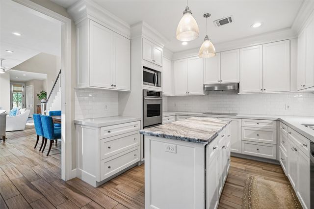 58 Bayou Pointe Drive, Houston, TX 77063