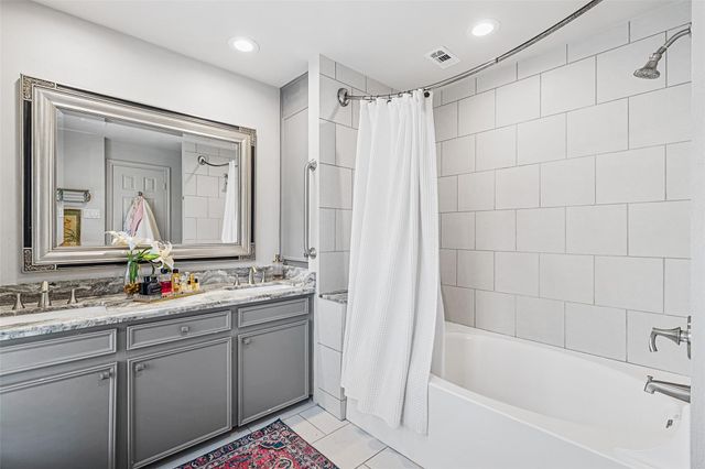 58 Bayou Pointe Drive, Houston, TX 77063