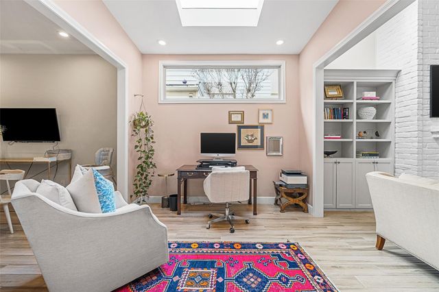 58 Bayou Pointe Drive, Houston, TX 77063