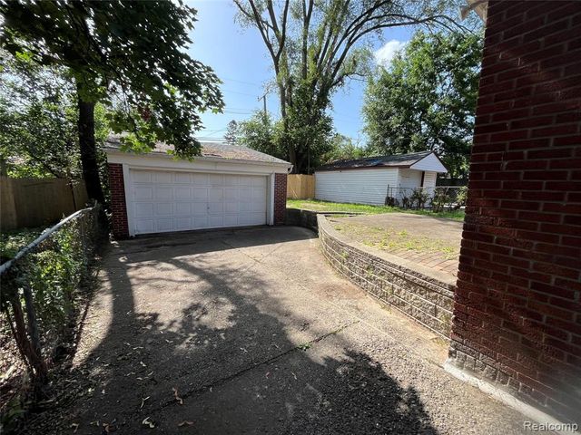 18307 Shaftsbury Avenue, Detroit, MI 48219