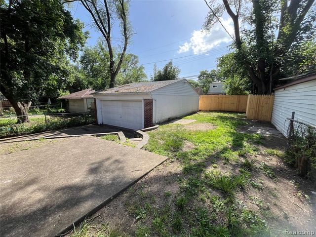 18307 Shaftsbury Avenue, Detroit, MI 48219