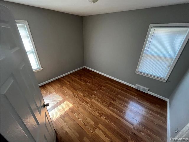 18307 Shaftsbury Avenue, Detroit, MI 48219