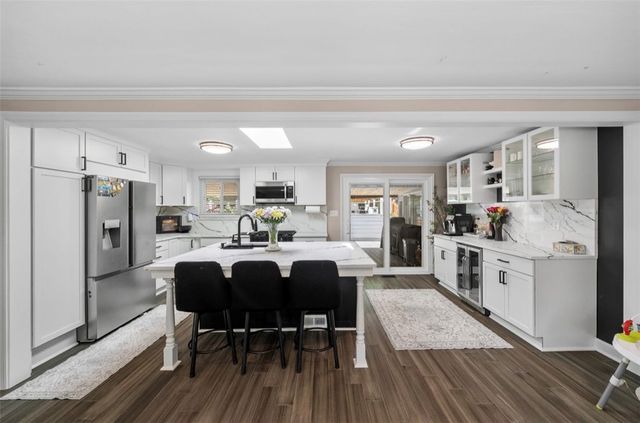 314 Cavan Dr, Pleasant Hills, PA 15236