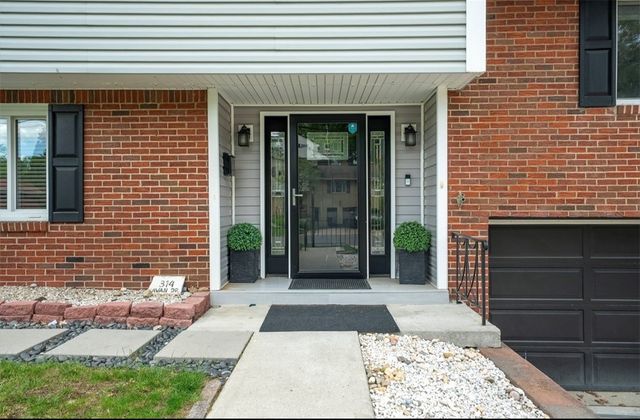 314 Cavan Dr, Pleasant Hills, PA 15236