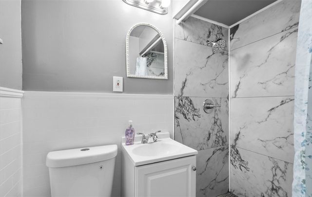 314 Cavan Dr, Pleasant Hills, PA 15236