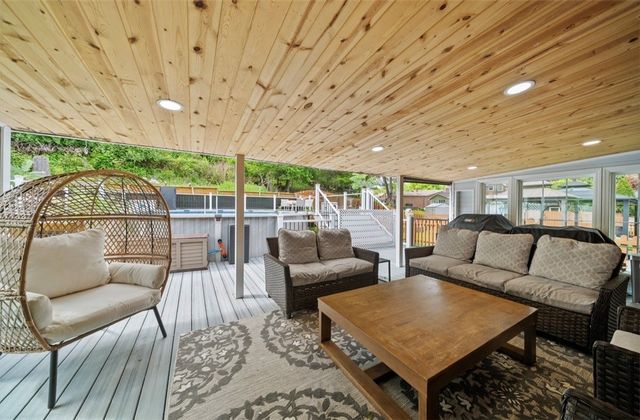 314 Cavan Dr, Pleasant Hills, PA 15236