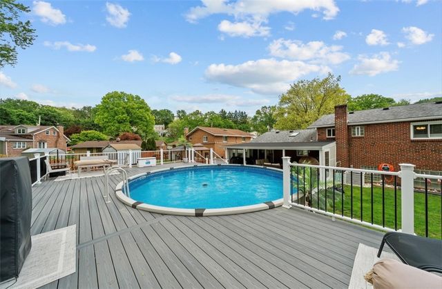 314 Cavan Dr, Pleasant Hills, PA 15236