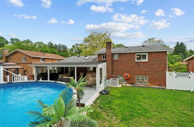 314 Cavan Dr, Pleasant Hills, PA 15236