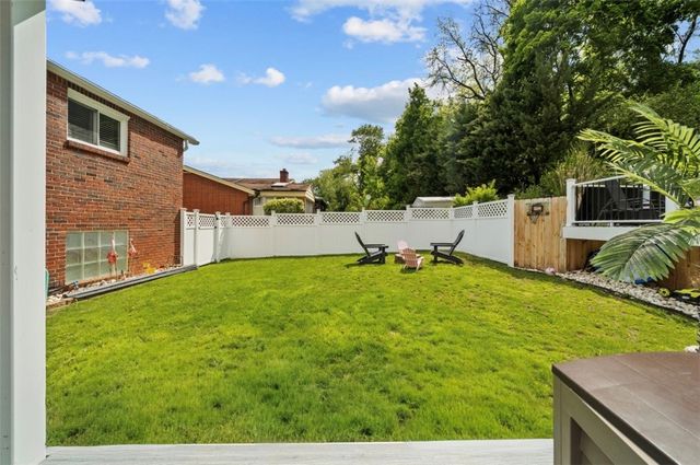 314 Cavan Dr, Pleasant Hills, PA 15236