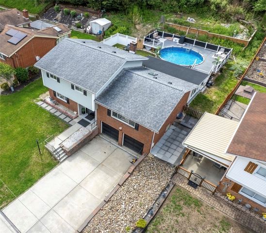 314 Cavan Dr, Pleasant Hills, PA 15236