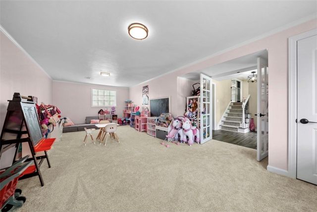 314 Cavan Dr, Pleasant Hills, PA 15236