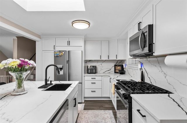 314 Cavan Dr, Pleasant Hills, PA 15236