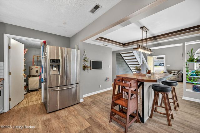 10415 Vantage Rd, Louisville, KY 40299