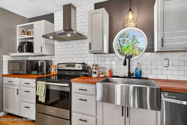 10415 Vantage Rd, Louisville, KY 40299