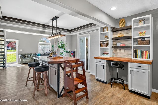 10415 Vantage Rd, Louisville, KY 40299