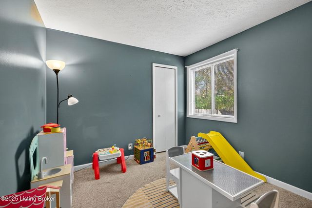 10415 Vantage Rd, Louisville, KY 40299