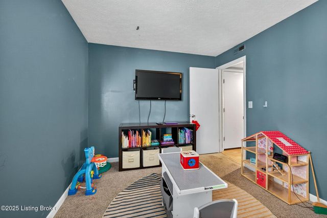 10415 Vantage Rd, Louisville, KY 40299