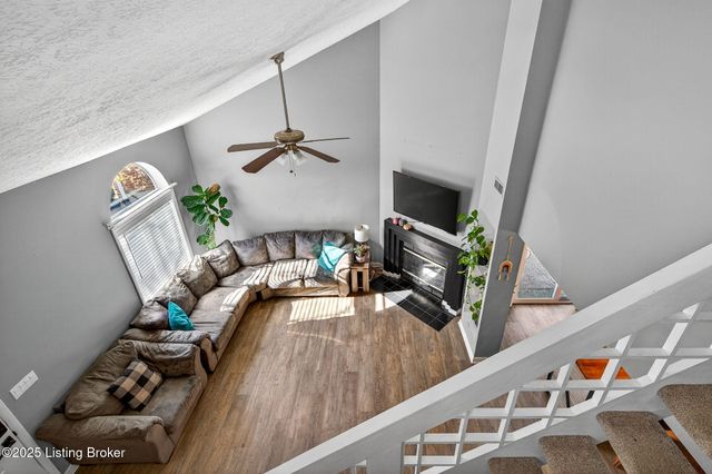 10415 Vantage Rd, Louisville, KY 40299