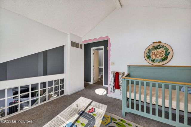 10415 Vantage Rd, Louisville, KY 40299