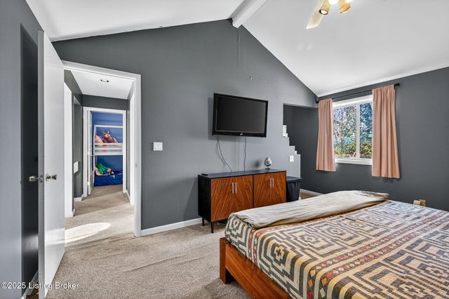 10415 Vantage Rd, Louisville, KY 40299