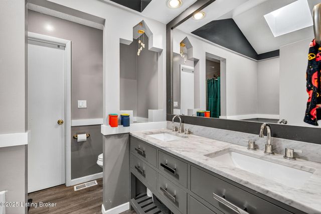 10415 Vantage Rd, Louisville, KY 40299