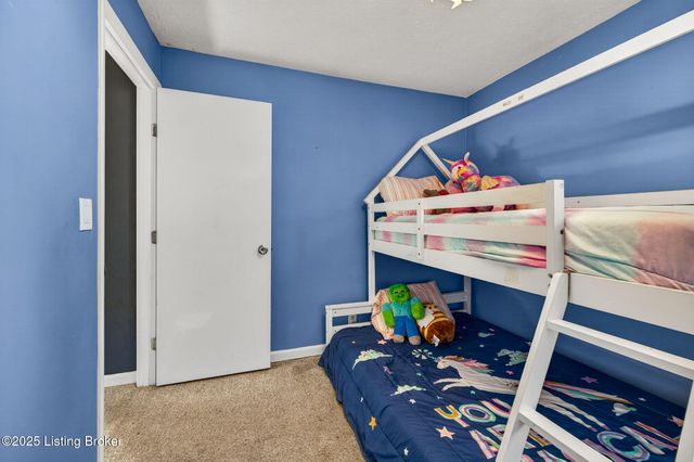 10415 Vantage Rd, Louisville, KY 40299