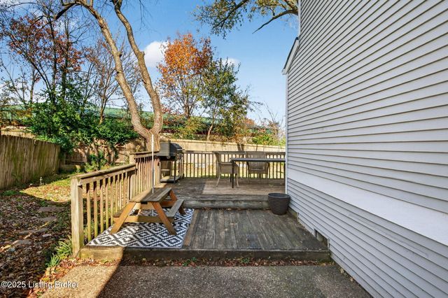 10415 Vantage Rd, Louisville, KY 40299