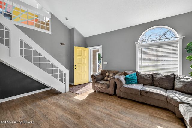 10415 Vantage Rd, Louisville, KY 40299