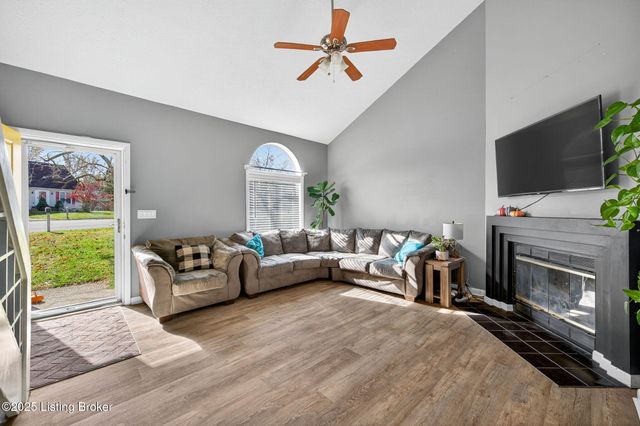 10415 Vantage Rd, Louisville, KY 40299