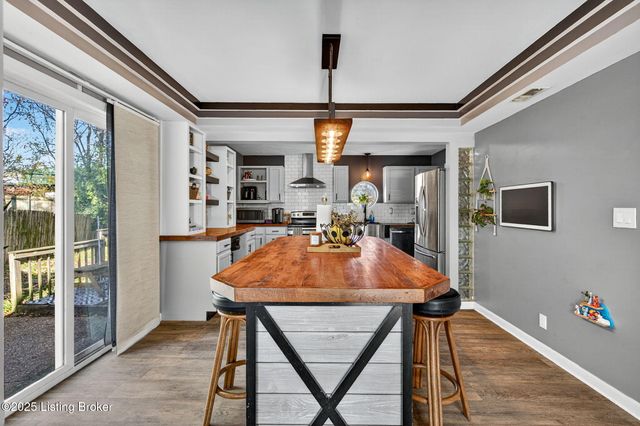 10415 Vantage Rd, Louisville, KY 40299