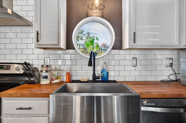 10415 Vantage Rd, Louisville, KY 40299