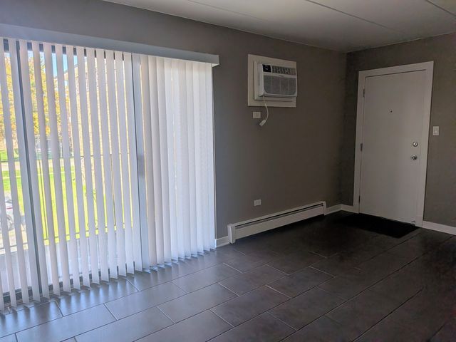 9812 S Nottingham Avenue 16, Chicago Ridge, IL 60415