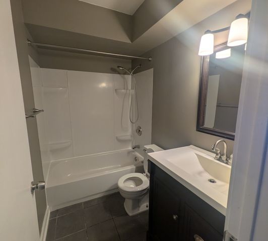 9812 S Nottingham Avenue 16, Chicago Ridge, IL 60415