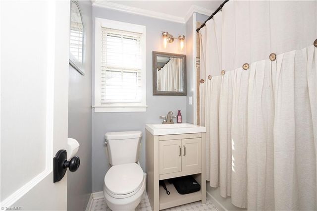 2416 Parkway Drive, Winston-salem, NC 27103