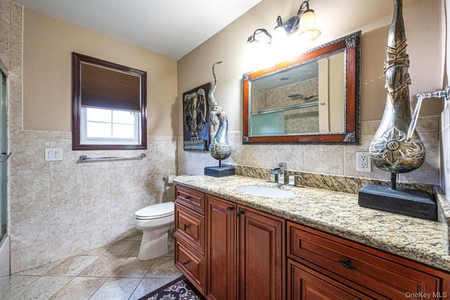 120 Waldo Street, Copiague, NY 11726