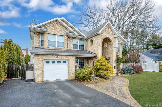 120 Waldo Street, Copiague, NY 11726