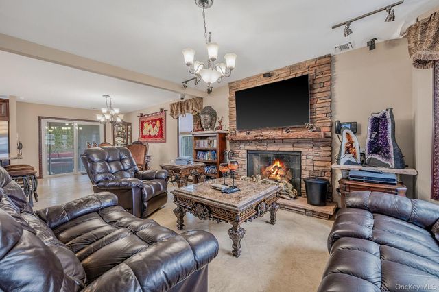 120 Waldo Street, Copiague, NY 11726