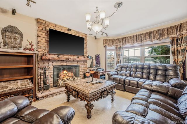 120 Waldo Street, Copiague, NY 11726