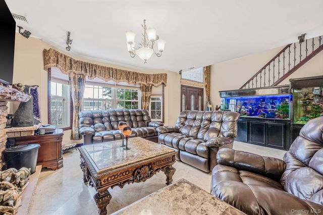 120 Waldo Street, Copiague, NY 11726