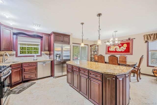 120 Waldo Street, Copiague, NY 11726