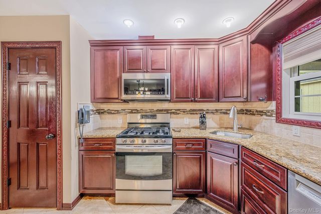 120 Waldo Street, Copiague, NY 11726