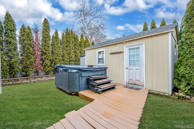 120 Waldo Street, Copiague, NY 11726