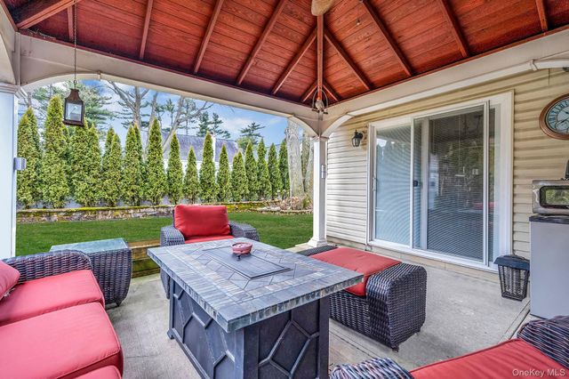 120 Waldo Street, Copiague, NY 11726