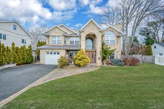 120 Waldo Street, Copiague, NY 11726