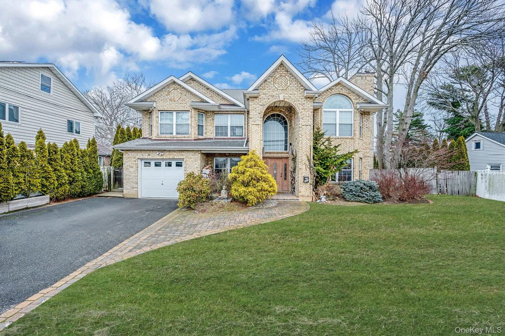 120 Waldo Street, Copiague, NY 11726