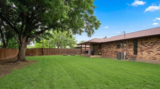 504 Bluebird Lane, Red Oak, TX 75154