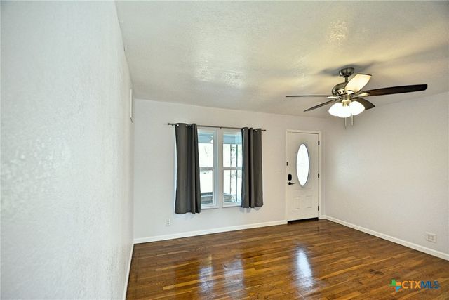571 W Merriweather Street, New Braunfels, TX 78130