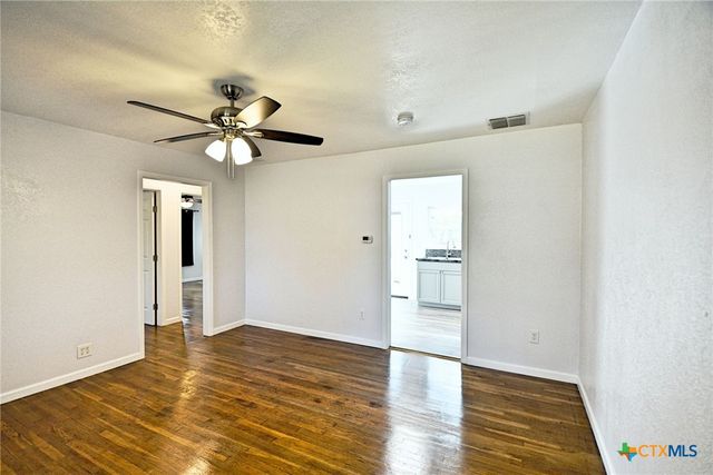 571 W Merriweather Street, New Braunfels, TX 78130